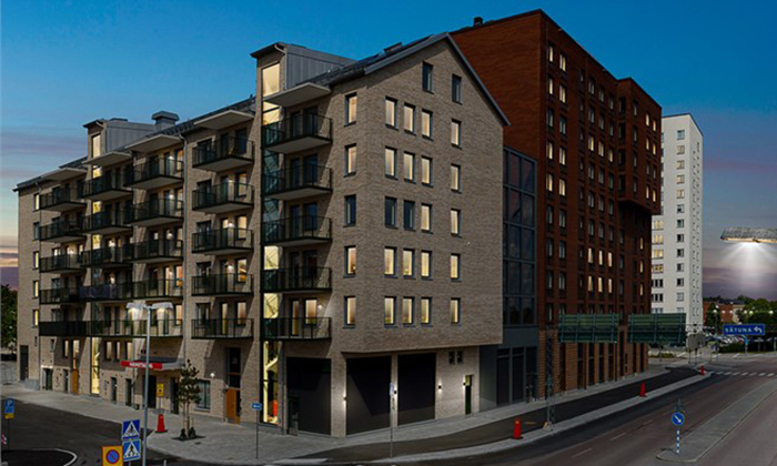 Höga hus vid Märsta station