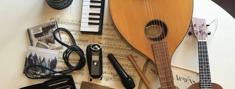 Musikinstrument och notblock