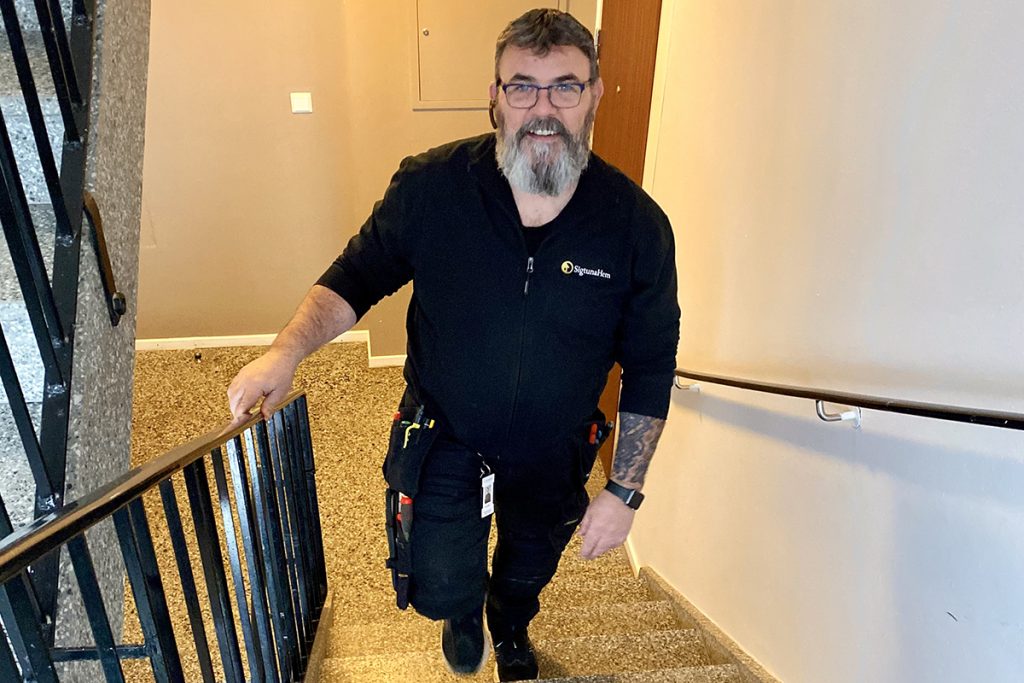 Dick på väg att börja sin dagliga rondering.