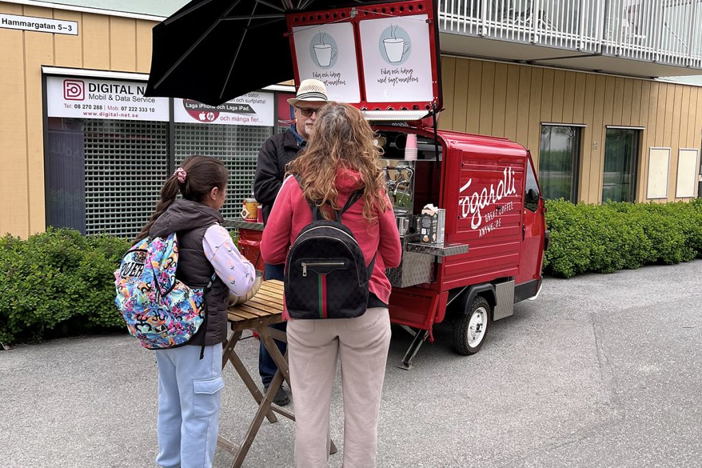 Det serverades inte bara kaffe, även bullar och varmchoklad fanns