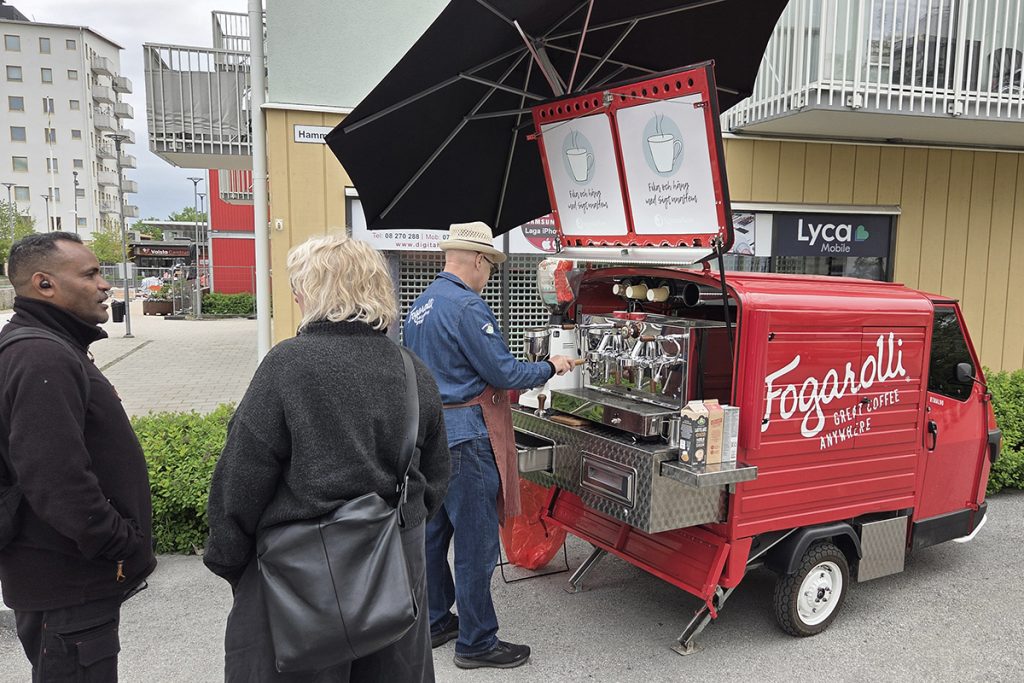Första gästerna har lagt sin beställning