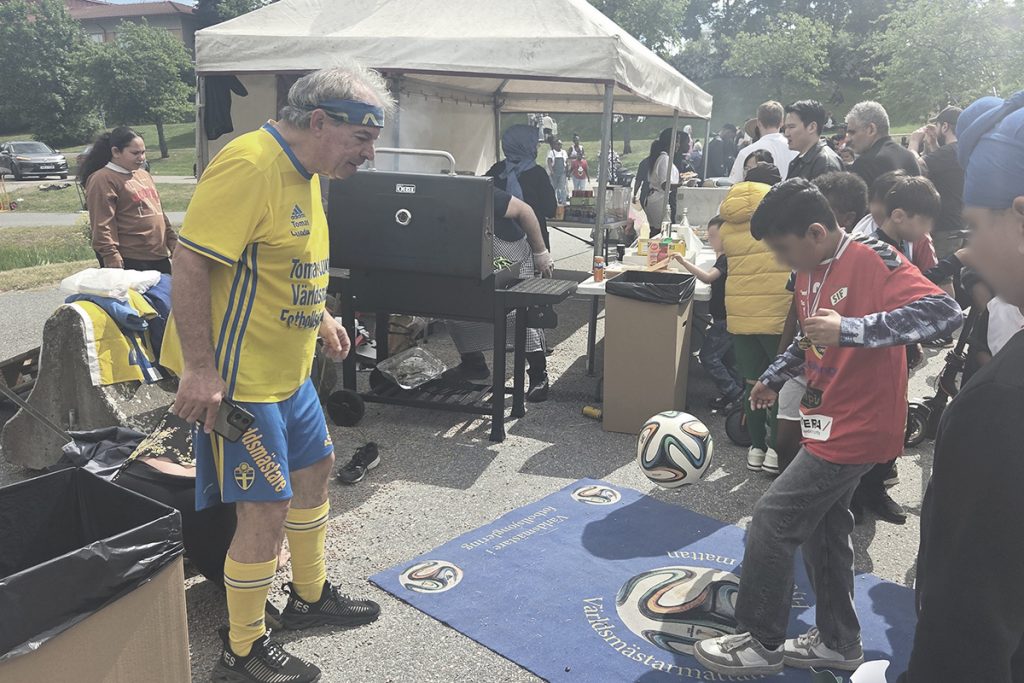 Utmanare till den tidigare världsmästaren i fotbollsjonglering