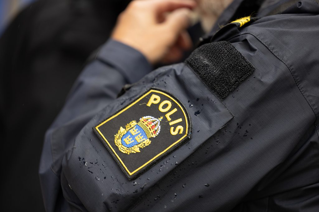 Givetvis fanns polisen också på plats