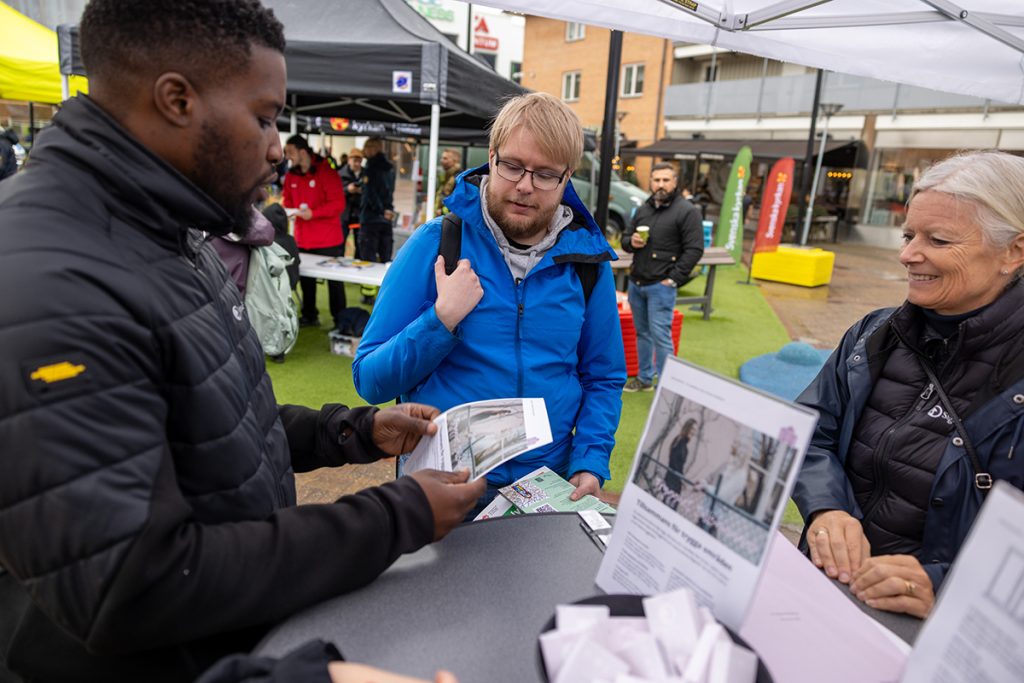 Jonathan i samtal med Linus och SigtunaHems VD Ann Hermansson Alm